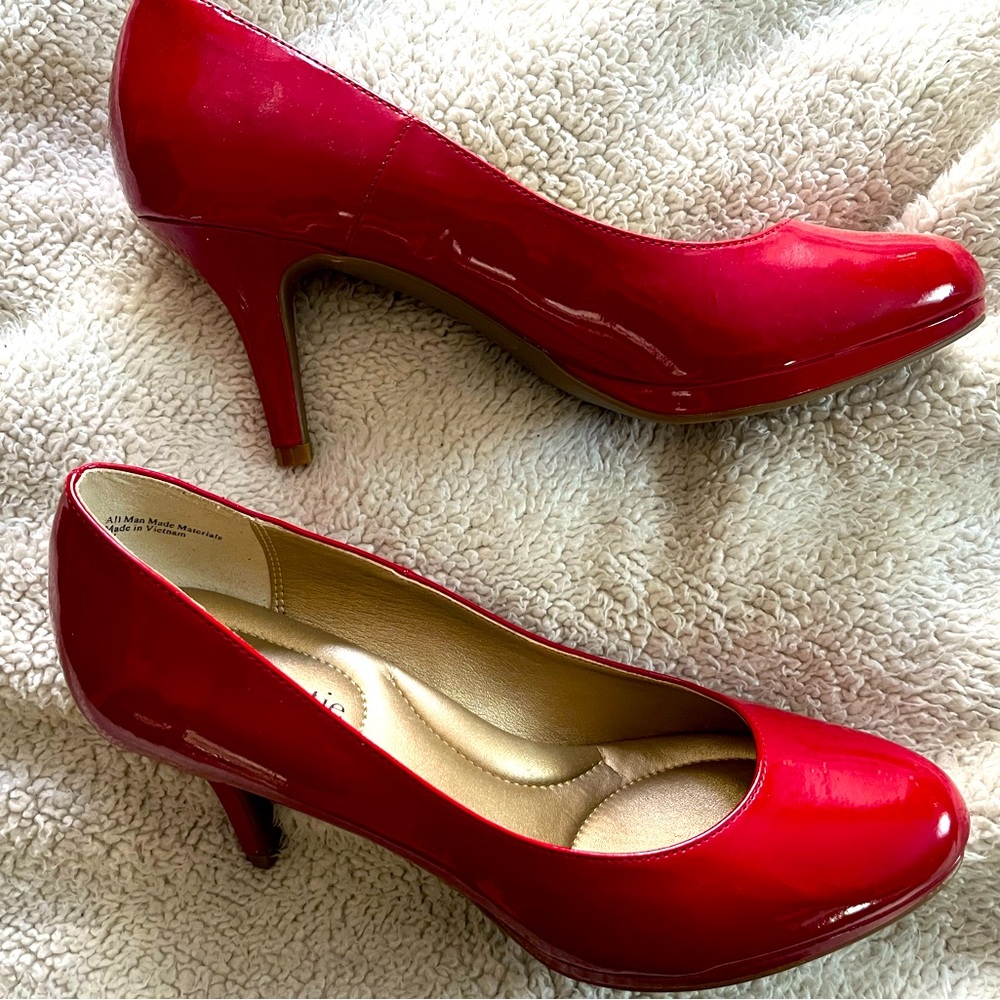 Kelly & Katie shiny red heels size